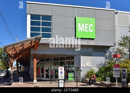 Ottawa, Canada – September 20, 2020: The Mountain Equipment Co-op, on Richmond Road, is a Canadian consumer’s co-operative that only sells to its memb Stock Photo