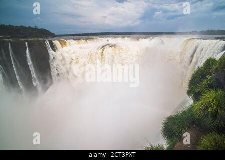 The Devil's Throat, Iguazu Falls (aka Iguassu Falls or Cataratas del Iguazu), Misiones Province, Argentina, South America Stock Photo