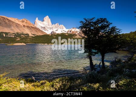 Lago Capri (Capri Lake) with Mount Fitz Roy behind, El Chalten ...