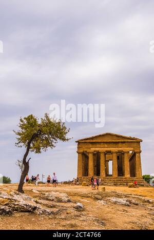 Agrigento, tourists visiting Valley of the Temples (Valle dei Templi), Temple of Concordia (Tempio della Concordia), Sicily, Italy, Europe Stock Photo