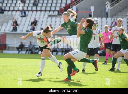 Marina HEGERING (GER) heads the ball the goal to 1: 0, KOpfball, versus vr Niamh FAHEY, Louise QUINN (IRL), ACTION, HEADBALL, Football Laenderspiel women, EM qualification, Germany (GER) - Ireland (IRL), on September 19th, 2020 in Essen Germany. Â | usage worldwide Stock Photo