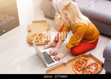 Back view of business woman talking to her colleagues about plan in video conference. Multiethnic business team using laptop for a online meeting in Stock Photo
