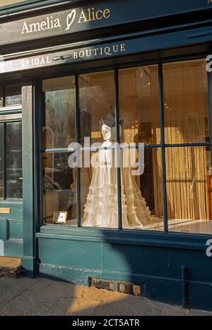 Wedding dress in shop window Amelia and Alci bridal boutique shop, Market Hill, Woodbridge, Suffolk, England, UK Stock Photo