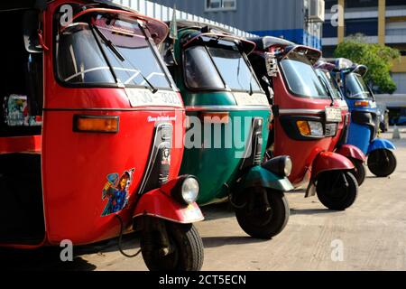 Sri Lanka Colombo - City taxi Tuk Tuk line up