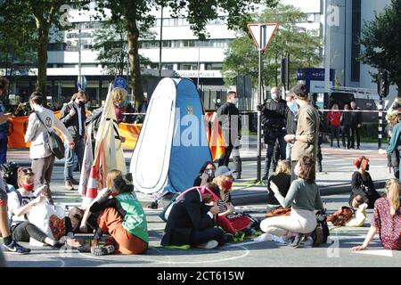 Amsterdam, Netherlands. 21st Sep, 2020. Extinction Rebellion activists block the street during protest at the Zuidas financial district amid the Coronavirus pandemic on September 21, 2020 in Amsterdam, Netherlands. Environmental protectors of Extinction Rebellion make a demonstration against the lobby of the large companies their influence on politics, climate and ecological crisis and this consequences and demand a citizen's assembly for a just climate policy. (Photo by Paulo Amorim/Sipa USA) Credit: Sipa USA/Alamy Live News Stock Photo