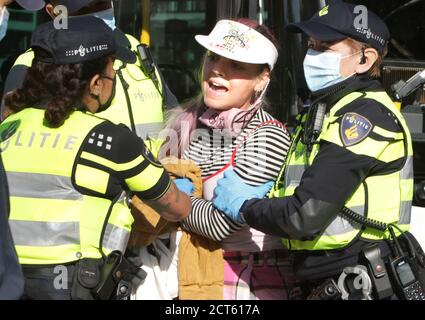 Amsterdam, Netherlands. 21st Sep, 2020. Dutch police officers arrest an Extinction Rebellion activist during protest block the street at the Zuidas financial district amid the Coronavirus pandemic on September 21, 2020 in Amsterdam, Netherlands. Environmental protectors of Extinction Rebellion make a demonstration against the lobby of the large companies their influence on politics, climate and ecological crisis and this consequences and demand a citizen's assembly for a just climate policy. (Photo by Paulo Amorim/Sipa USA) Credit: Sipa USA/Alamy Live News Stock Photo