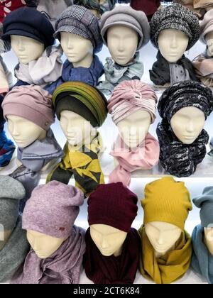 Moscow. Russia. September 20, 2020 Many monotonous mannequin heads with multi-colored woolen female headwear. Heads and hats pattern. Stock Photo