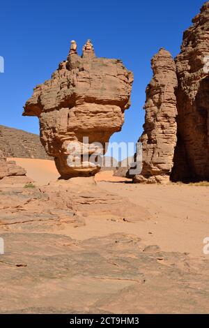 Africa, Algeria, Sahara, Tassili N'Ajjer National Park, Tadrart, Rock monument La Theiere, the Teapot, Immourouden area Stock Photo