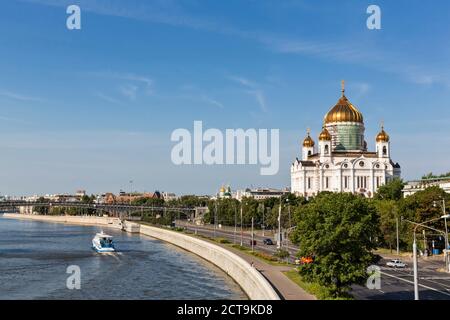 Russia, Moscow, Cathedral of Christ the Saviour and Moskva River Stock Photo