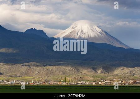 Turkey, Eastern Anatolia, Agri Province, Dogubayazit, View to Little Ararat Stock Photo