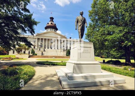 USA, South Carolina, Columbia, Statue of Senator Strom Thurmond at South Carolina State House