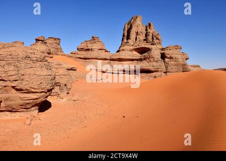 Algeria, Sahara, Tassili N'Ajjer National Park, Tadrart, sandstone rock towers in the sand dunes of Tin Merzouga Stock Photo