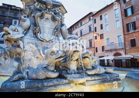Italy, Lazio, Rome, Piazza della Rotonda and fountain in the evening Stock Photo