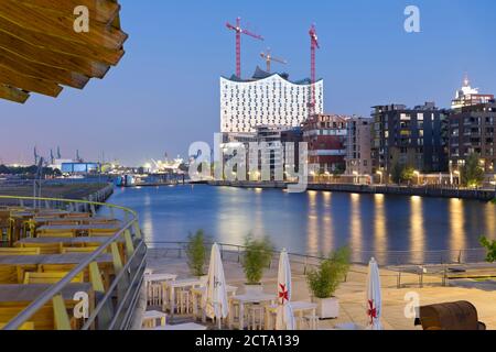 Germany, Hamburg, Hafencity, Modern architecture at Marco Polo Terraces Stock Photo
