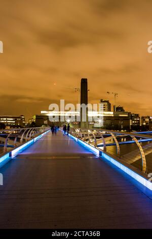 UK, London, view from Millennium Bridge to Tate Gallery of Modern Art Stock Photo