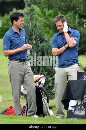 CHISWICK,LONDON,UK: JULY 16th 2010.  Tennis star Tim Henman (L) and actor Hugh Grant (R) participate in the Leuka Charity Mini-Masters Golf at the Duk Stock Photo