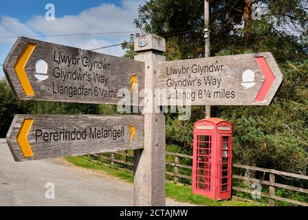 Glyndwr's Way signposts at Lake Vyrnwy, Powys, Wales Stock Photo