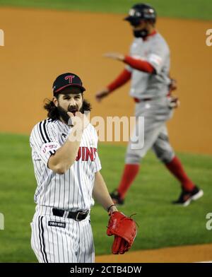 Korean Baseball: Jammin' at Jamsil for the LG Twins! – Dispatches from the  Field