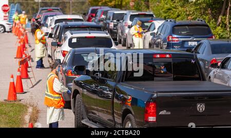 London, Canada - Sept, 21, 2020. Cars line up waiting upwards of three hours to be seen by public health screening nurses before proceeding for a COVI Stock Photo