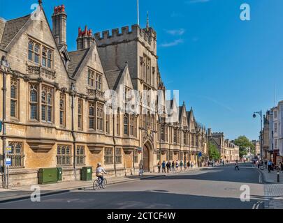 OXFORD CITY ENGLAND LOOKING DOWN THE HIGH TO BRASENOSE COLLEGE Stock Photo