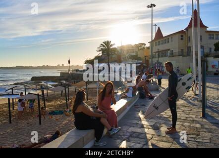 Lisbon, Lissabon, Portugal, 16rd August 2020.  Tourists, local people, surfer, waverider visit the beach Praia do Tamariz , Praia Conceicao, Praia Rainha, Praia Poca  in Cascais and Estoril. © Peter Schatz / Alamy Stock Photos Stock Photo