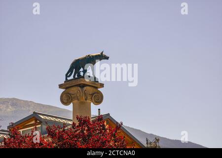 Top of the bronze statue representing the mythological Capitoline Wolf with Romulus and Remus (1939) in Republic Square, Aosta, Aosta Valley, Italy Stock Photo