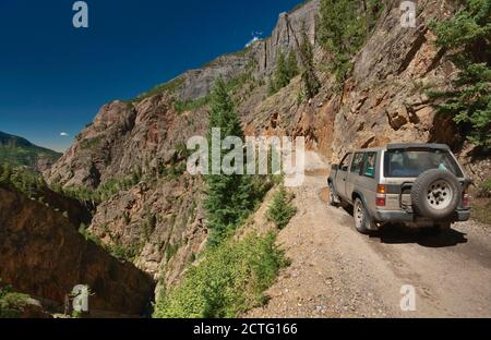 4WD vehicle on Alpine Loop in Uncompahgre Gorge, San Juan Mountains, near Ouray, Colorado, USA Stock Photo