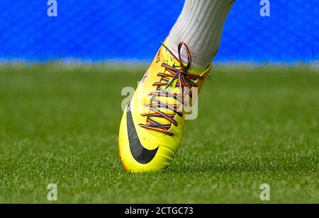 FULHAM GOALKEEPER DAVID STOCKDALE WEARS RAINBOW LACES. CHELSEA v FULHAM  Copyright Picture : © Mark Pain  07774 842005.  21/9/2013   PH Stock Photo