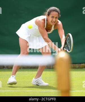 HEATHER WATSON PRACTICES AT WIMBLEDON  PICTURE CREDIT : MARK PAIN / ALAMY Stock Photo