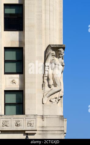 London, England, UK. New Adelphi Building, Adam Street / Victoria Embankment. Art Deco (1938) Portland stone. Allegorical statue 'Contemplation' (by A Stock Photo
