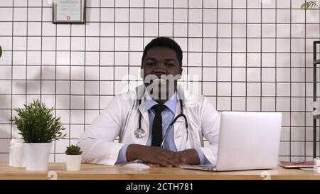 I have good news for you. Cheerful young African doctor telling Stock Photo