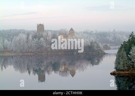 Austria, winter on Kamp reservoir with ruin Lichtenfeld in Lower Austria Stock Photo