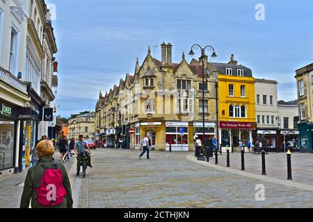 A view of the historic old buildings at the corner of West Market Street and Castle Street in the centre of the market town of Cirencester. Stock Photo