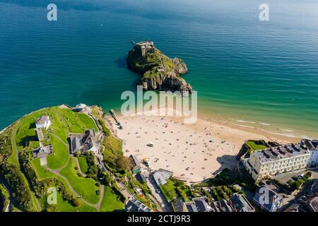 Aerial view of a sandy beach in a picturesque resort (Castle Beach, Tenby, Wales) Stock Photo