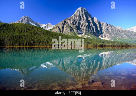 The scenic Waterfowl Lakes on the Icefields Parkway in Banff National Park, Alberta, Canada Stock Photo