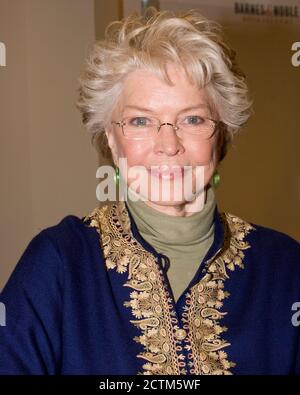Academy Award winning Actress Ellen Burstyn at a book signing in Barnes & Noble promoting her autobiography Stock Photo