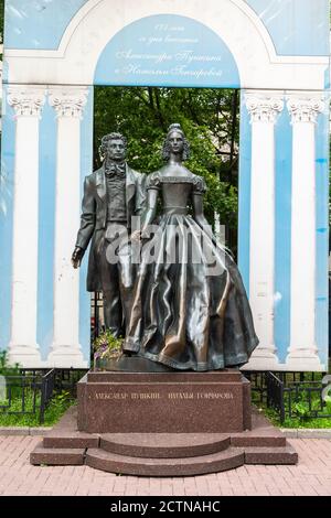 Moscow, Russia – June 13, 2017. Bronze statue of Russian poet Alexander Pushkin and his wife Natalia Goncharova on Arbat street in Moscow. The monumen Stock Photo