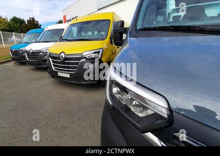 Bordeaux , Aquitaine Francia - 09 20 2021 : testo del logo e marchio Fiat  500 anniversario su auto in edizione limitata di colore rosso Foto stock -  Alamy