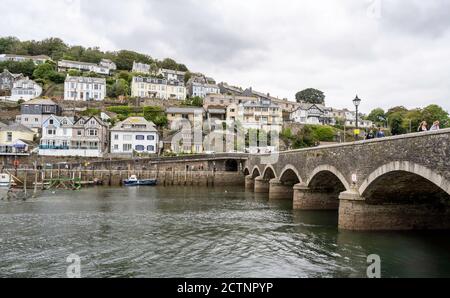 View of West Looe and seven-arched Looe Bridge, built in 1853.  Looe, Cornwall, England, UK. Stock Photo