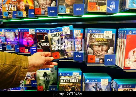 PS4 Modern Warfare game in a shop Stock Photo