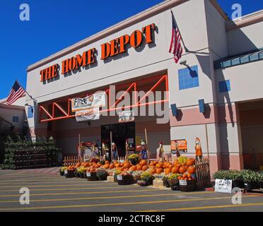 Halloween pumpkins for sale in front of a Home Depot store in California Stock Photo