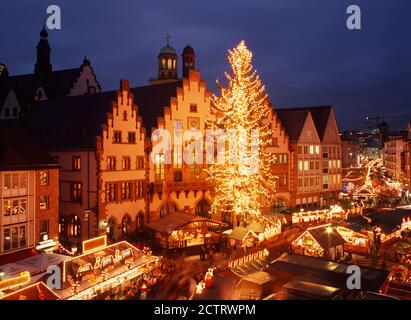 Frankfurt on the Main: Christmas fair on the Roman' hill (Römerberg), christmas tree in front of the Römer, Hesse, Germany Stock Photo