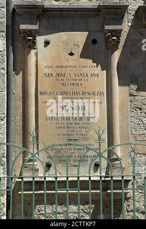 A memorial plaque commemorating the founding of a monastery by Saint Teresa of Jesus. Gedenktafel zum Gedenken an die heilige Teresa von Jesus. Stock Photo