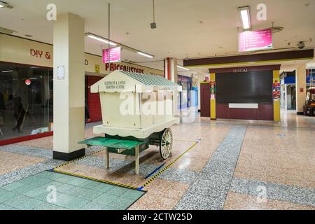 Interior views of the Elephant and Castle Shopping Centre, London, on its last day, as it closes after 55 years Stock Photo