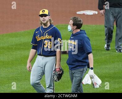 St. Louis, United States. 24th Sep, 2020. Milwaukee Brewers starting pitcher Corbin Burnes leaves the game with a trainer after having stiffness in the fourth inning against the St. Louis Cardinals at Busch Stadium in St. Louis on Thursday, September 24, 2020. Photo by Bill Greenblatt/UPI Credit: UPI/Alamy Live News Stock Photo