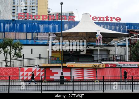 Elephant and Castle, London, UK. 25th September 2020. The iconic Elephant and Castle shopping centre is now shut after 55 years. Credit: Matthew Chattle/Alamy Live News Stock Photo