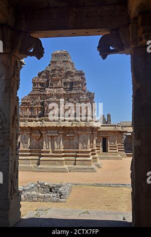 Hazara Rama Temple mong the ruins of Hampi from the 14th century Vijayanagara empire in Hampi, Karnataka, India. Unesco World Heritage Site. Carving s Stock Photo