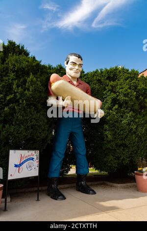 Atlanta, Illinois / United States - September 23rd, 2020: The Paul Bunyan Hotdog statue on historic Route 66. Stock Photo