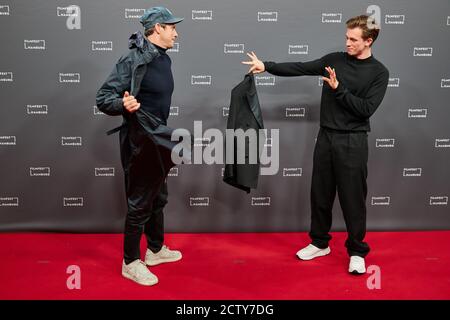 Hamburg, Germany. 25th Sep, 2020. The actors Marc Hosemann (l) and Jannis Niewöhner come to the premiere of their film 'Cortex' at Filmfest Hamburg. Credit: Georg Wendt/dpa/Alamy Live News Stock Photo