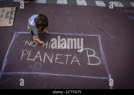 Barcelona, Spain. 25th Sep, 2020. A child is seen playing on a graffiti on the asphalt that says 'there is no planet B' during the demonstration.Some 300 climate activists have gathered on Passeig de Gràcia in Barcelona to celebrate the Global Day of Climate Action. Credit: SOPA Images Limited/Alamy Live News Stock Photo